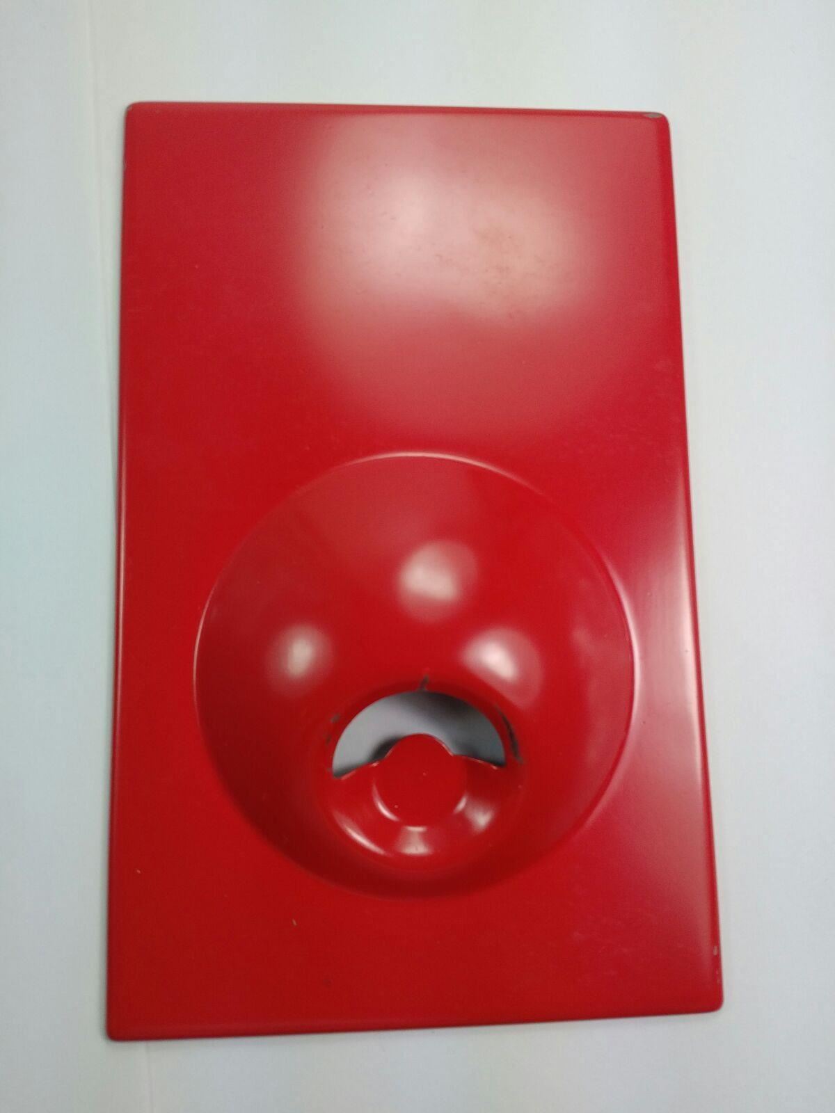 Red Strong Magnetic Metal Fridge Magnet Beer Bottle Opener Bar Restaurant Scuffed