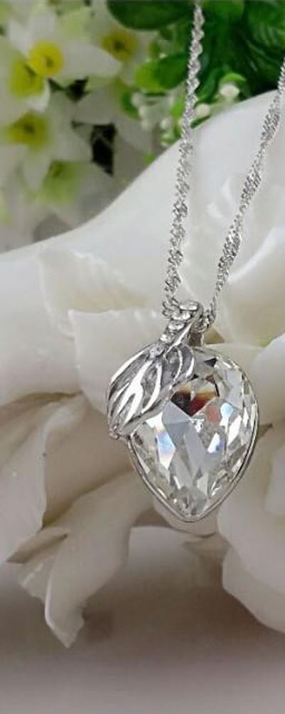 Gorgeous Ladies Pendant Necklace Leaf Theme Large Stone Chain Silver Chain Jewelry Charm Gift