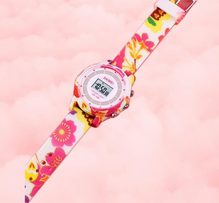 Childrens Digital Watch with Date and Flashing Lights - Fun Flower Design