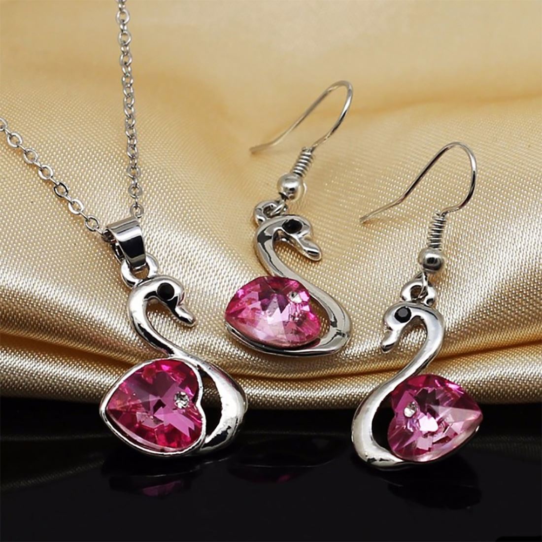 Beautiful Crystal Love Pink Heart In A Swan Jewellery Set Earrings And Matching Necklace