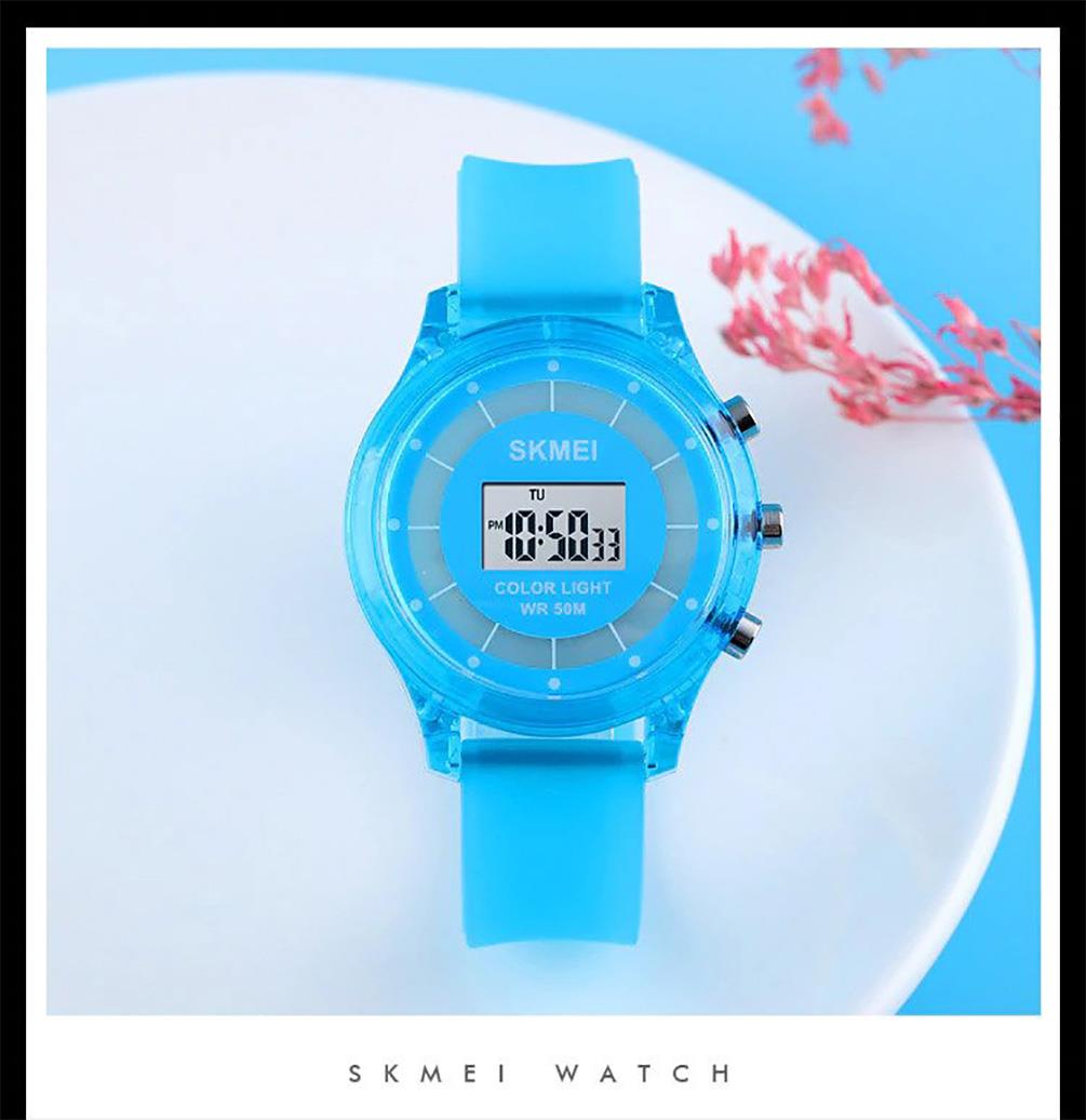 Childrens Blue Digital Watch with Date and Flashing Lights - Fun Design