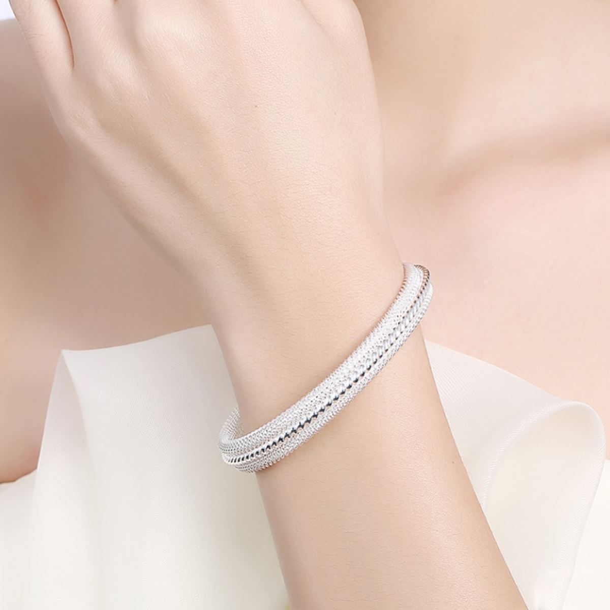 Women's Stunning Silver Plated Bangle Bracelet Intricate Weave Design Polished UK Seller BG1702