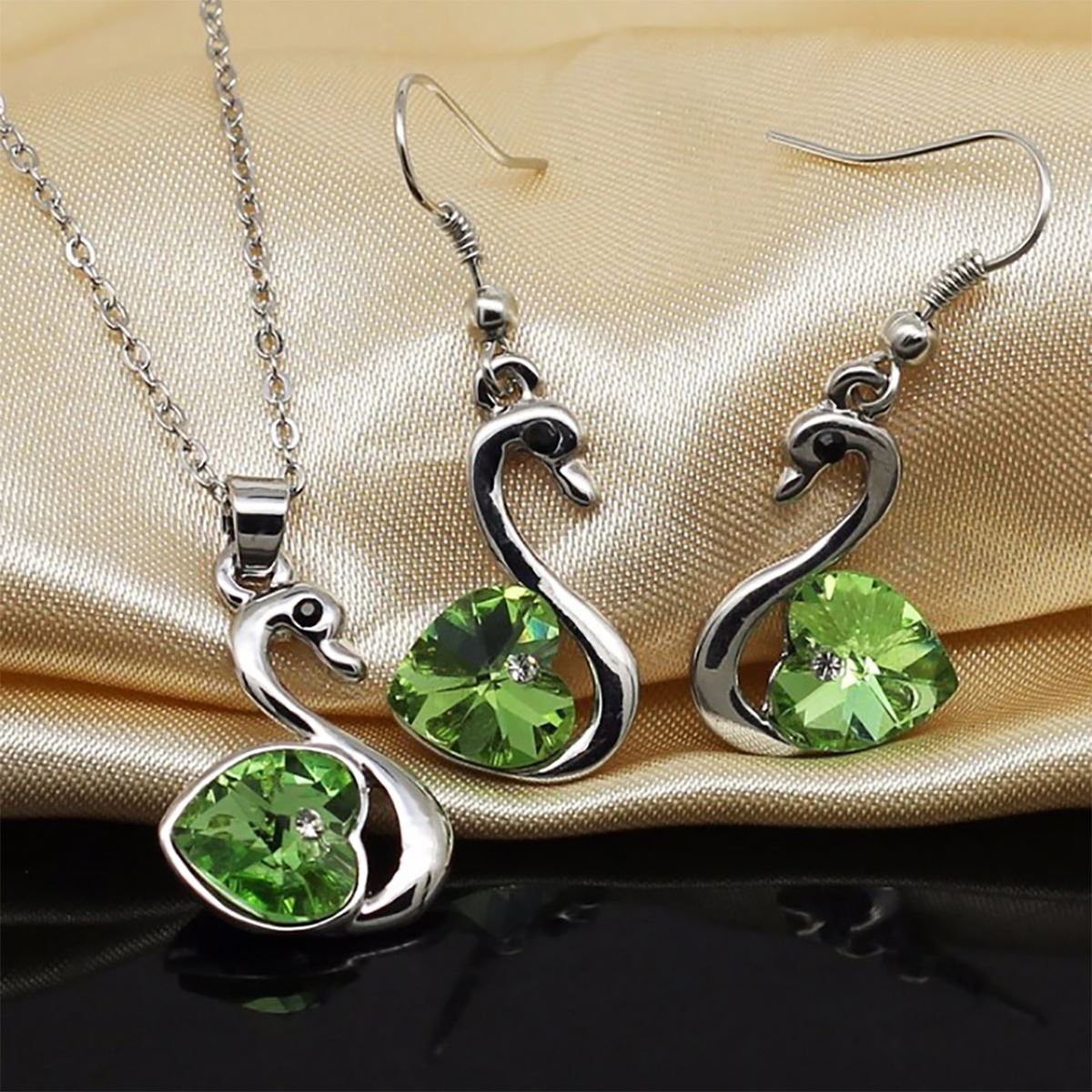 Crystal Love Heart In Green Swan Jewellery Set Earrings And Matching Necklace Silver